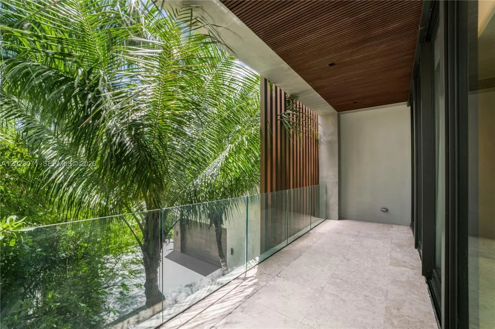 28 W Dilido Dr Miami Beach, FL 33139