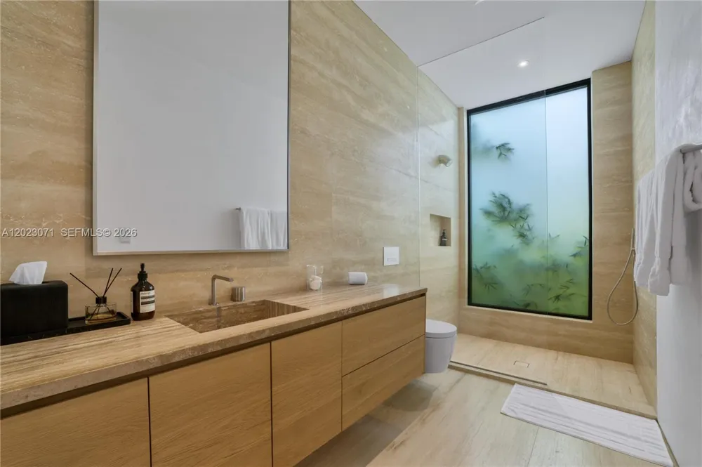 28 W Dilido Dr Miami Beach, FL 33139