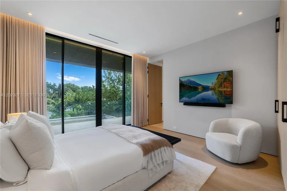 28 W Dilido Dr Miami Beach, FL 33139