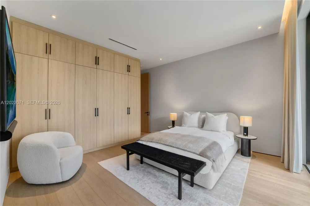 28 W Dilido Dr Miami Beach, FL 33139