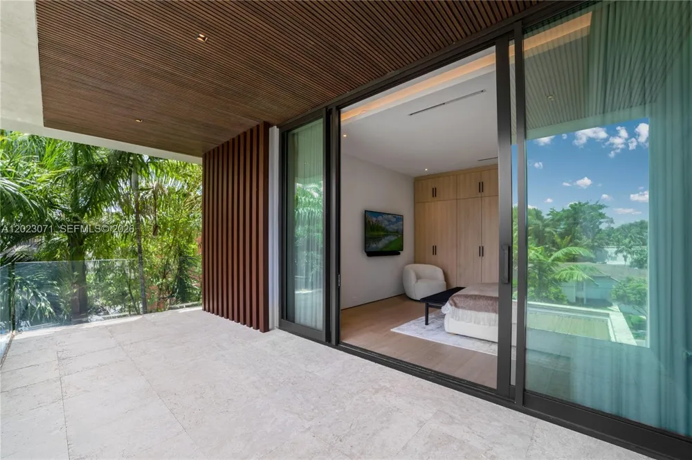 28 W Dilido Dr Miami Beach, FL 33139