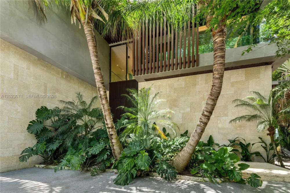 28 W Dilido Dr Miami Beach, FL 33139