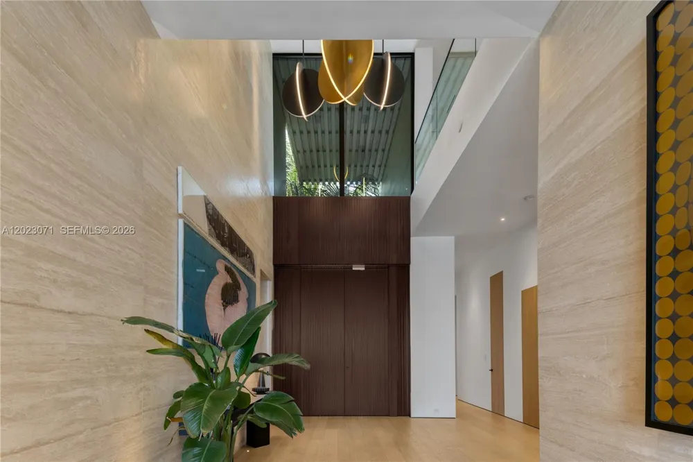 28 W Dilido Dr Miami Beach, FL 33139