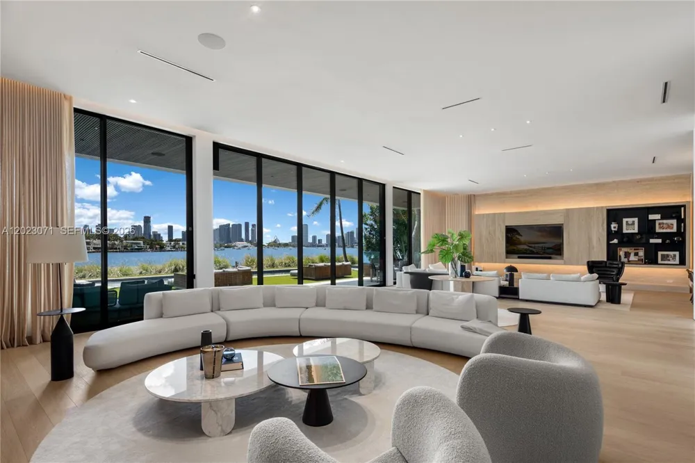 28 W Dilido Dr Miami Beach, FL 33139