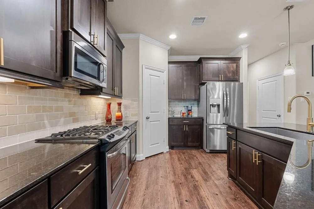 416 Via Regatta Drive Webster, TX 77598