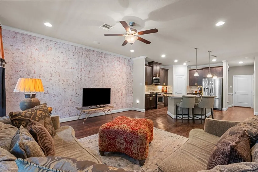 416 Via Regatta Drive Webster, TX 77598