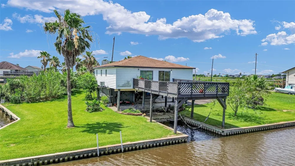 1571 Blue Water Drive Freeport, TX 77541