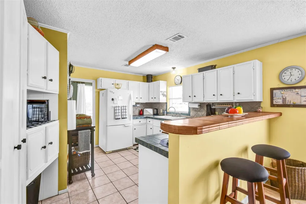 1571 Blue Water Drive Freeport, TX 77541