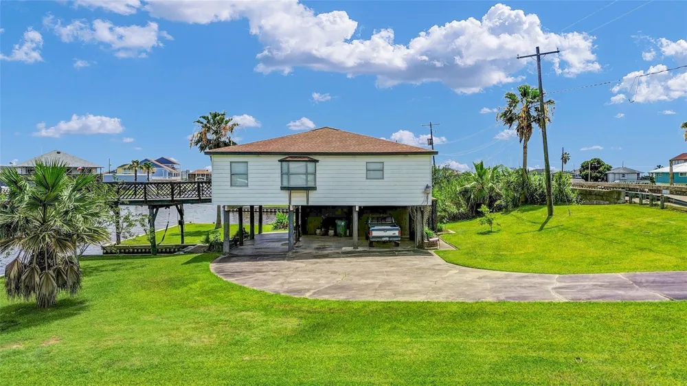 1571 Blue Water Drive Freeport, TX 77541