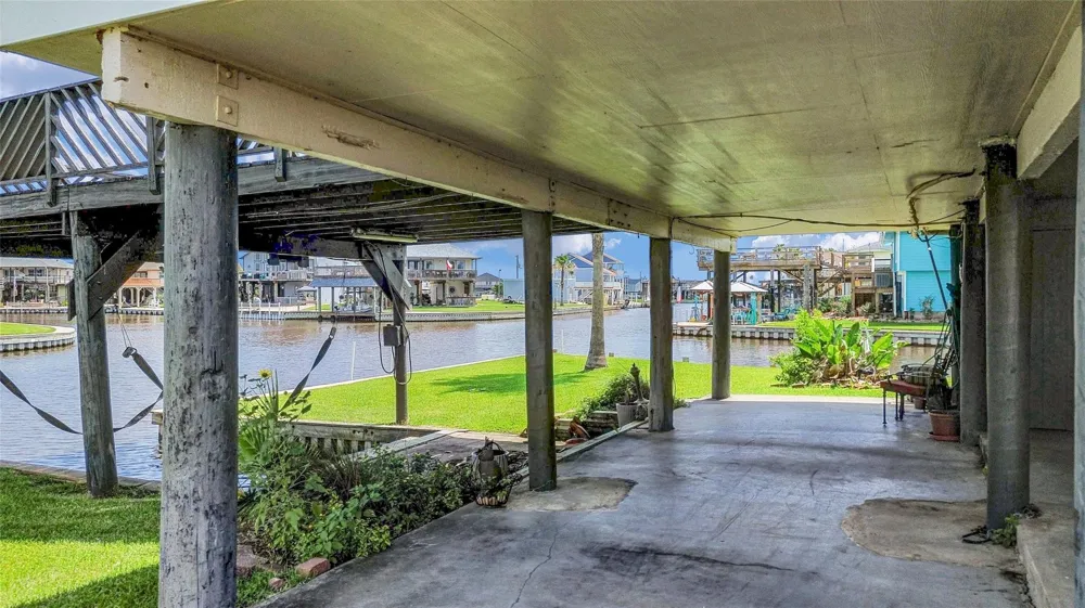 1571 Blue Water Drive Freeport, TX 77541