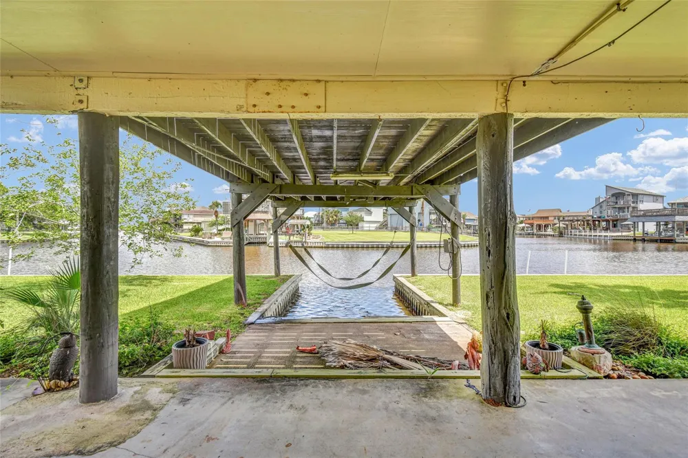 1571 Blue Water Drive Freeport, TX 77541