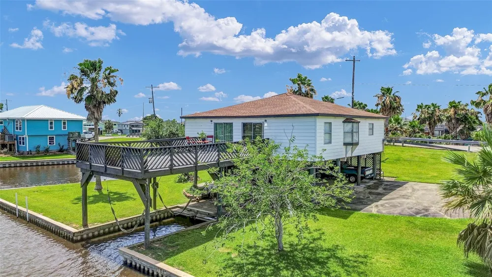 1571 Blue Water Drive Freeport, TX 77541
