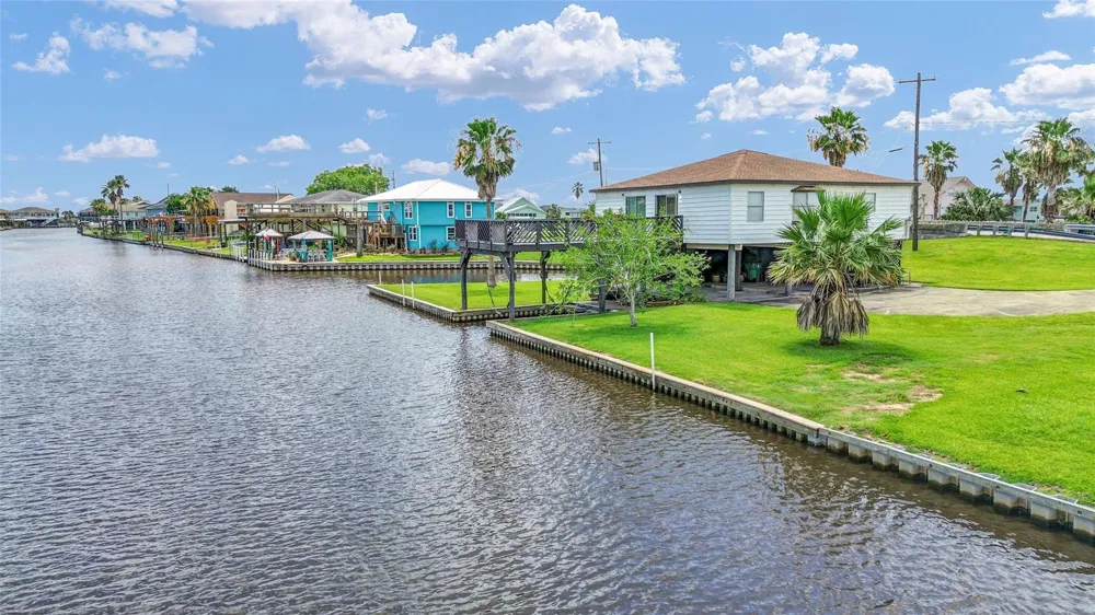 1571 Blue Water Drive Freeport, TX 77541