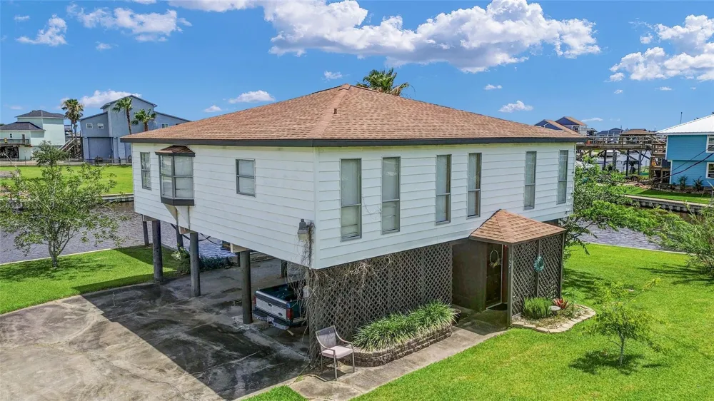 1571 Blue Water Drive Freeport, TX 77541