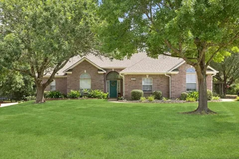 1112 Redbud Avenue