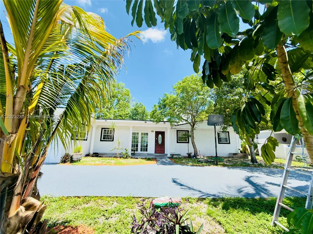 4521 NW 179th St Miami Gardens, FL 33055