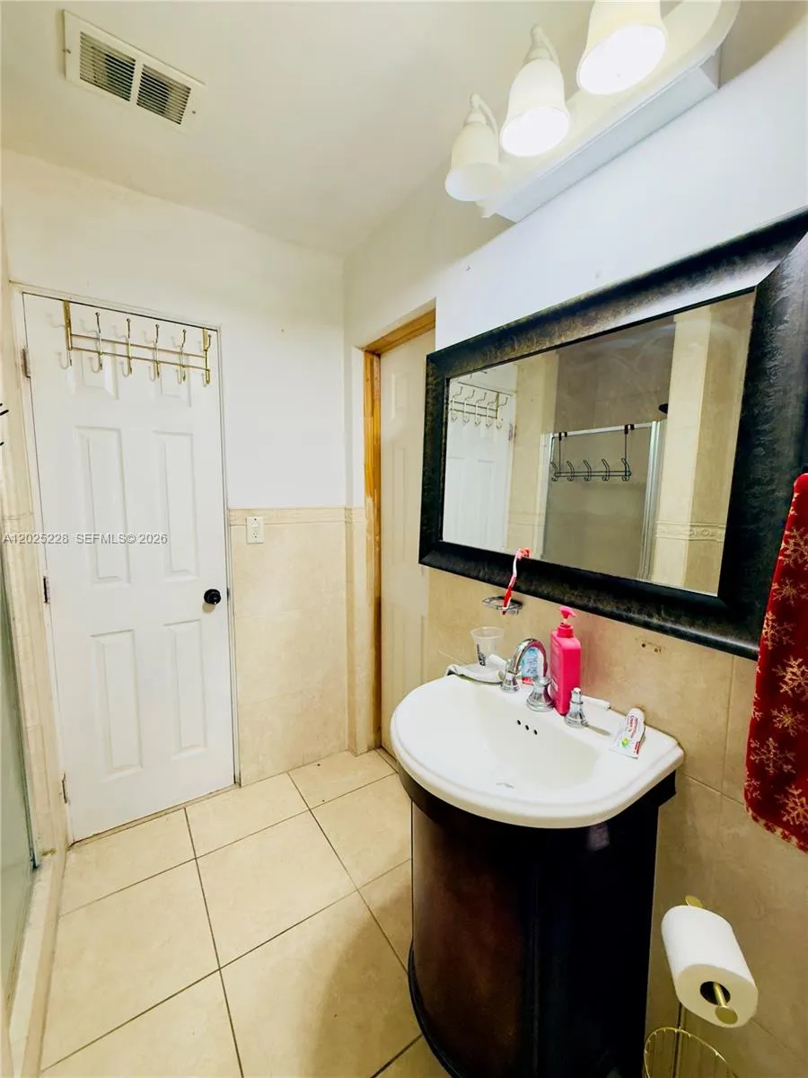 4521 NW 179th St Miami Gardens, FL 33055