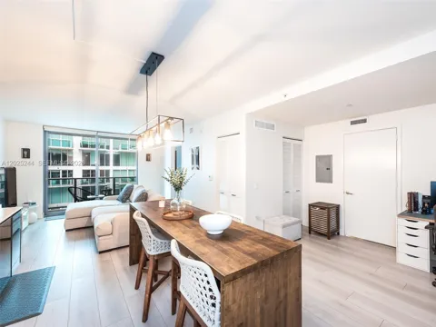 31 SE 6th St #2506