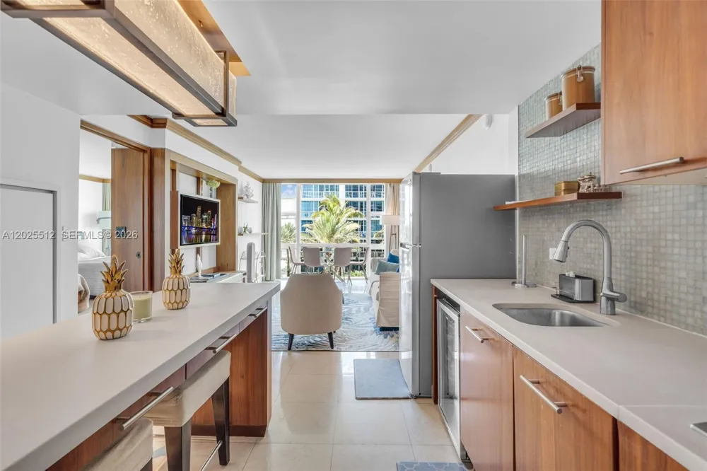 6801 Collins Ave #308 (Door 316) Miami Beach, FL 33141