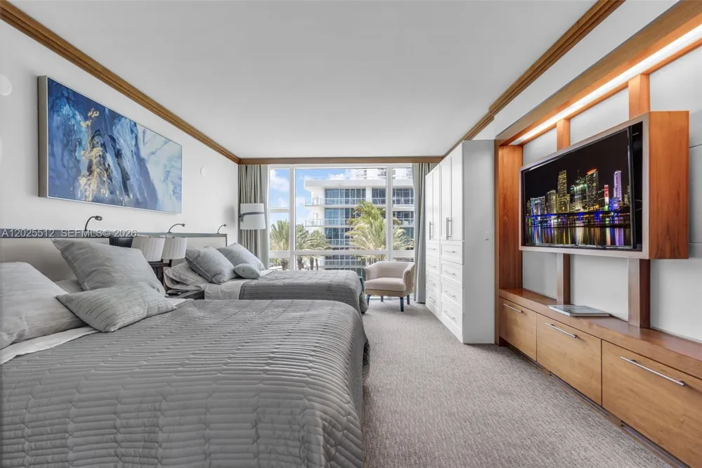6801 Collins Ave #308 (Door 316) Miami Beach, FL 33141