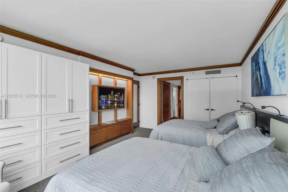 6801 Collins Ave #308 (Door 316) Miami Beach, FL 33141