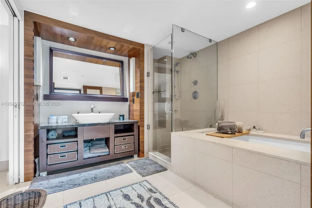 6801 Collins Ave #308 (Door 316) Miami Beach, FL 33141