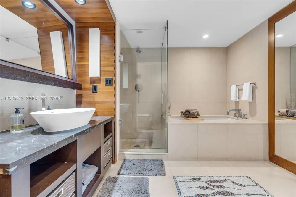 6801 Collins Ave #308 (Door 316) Miami Beach, FL 33141