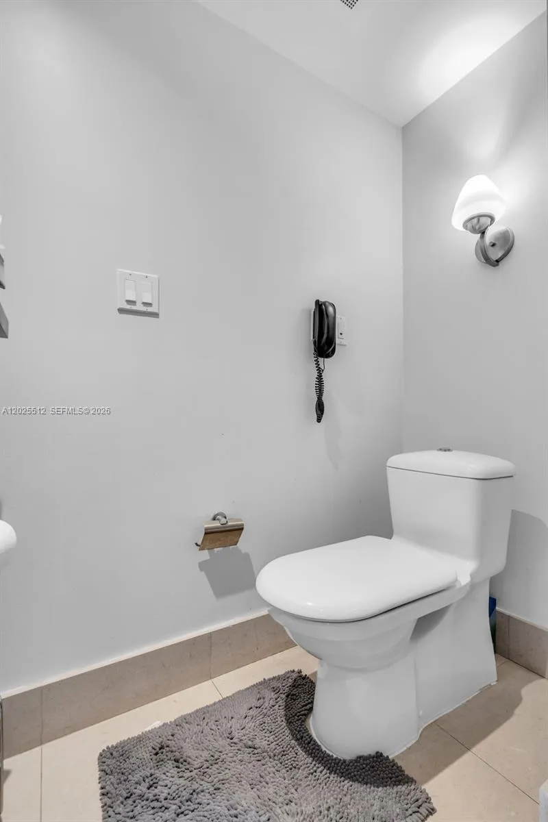 6801 Collins Ave #308 (Door 316) Miami Beach, FL 33141