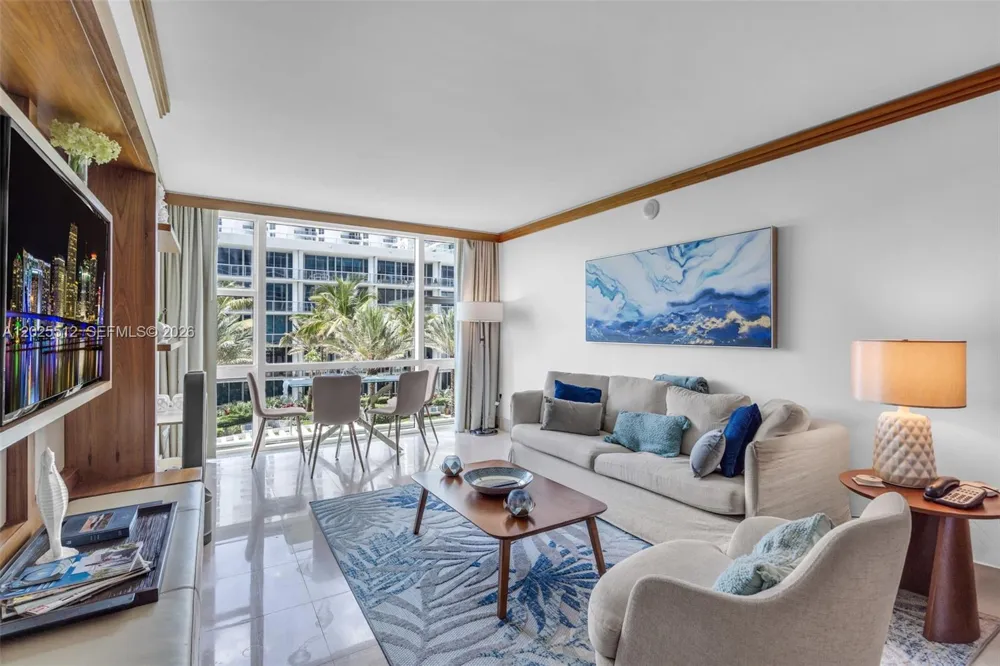 6801 Collins Ave #308 (Door 316) Miami Beach, FL 33141