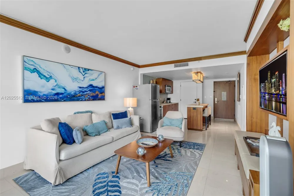 6801 Collins Ave #308 (Door 316) Miami Beach, FL 33141