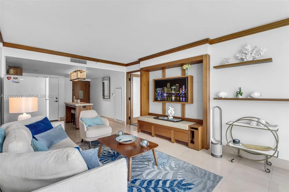 6801 Collins Ave #308 (Door 316) Miami Beach, FL 33141