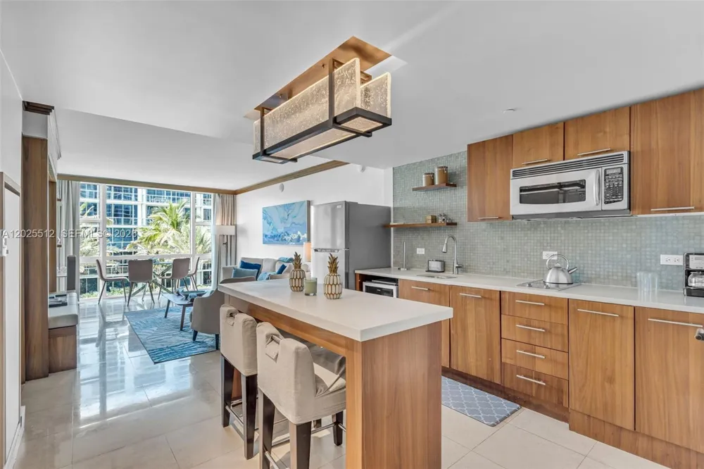 6801 Collins Ave #308 (Door 316) Miami Beach, FL 33141
