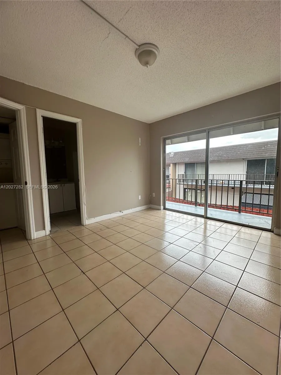 890 SW 129th Pl #208 Miami, FL 33184