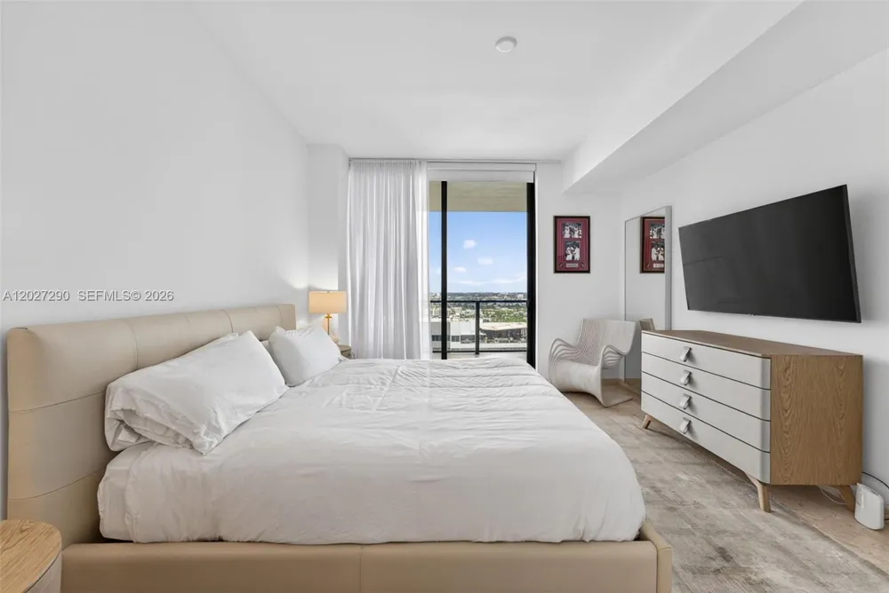 88 SW 7th St #2408 Miami, FL 33130