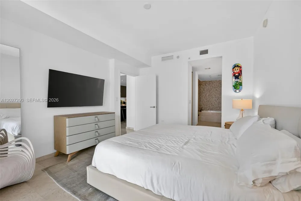88 SW 7th St #2408 Miami, FL 33130