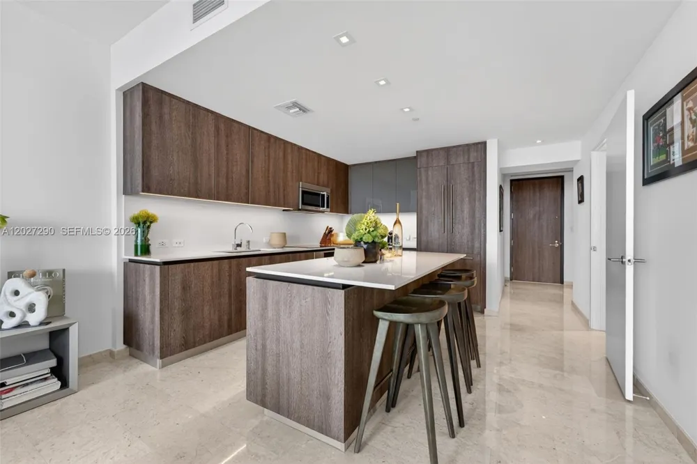 88 SW 7th St #2408 Miami, FL 33130