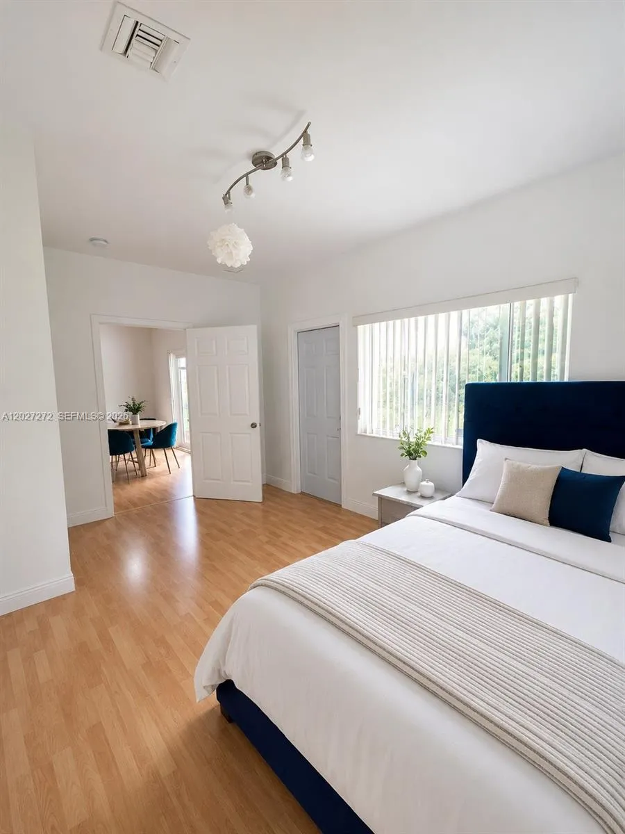 1101 NE 2nd St Hallandale Beach, FL 33009