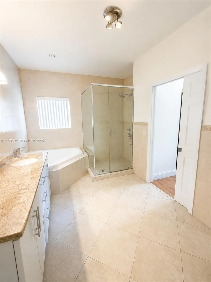 1101 NE 2nd St Hallandale Beach, FL 33009