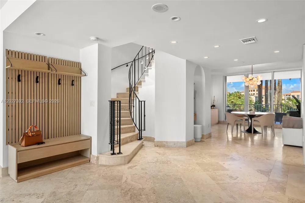 785 Crandon Blvd #205/305 Key Biscayne, FL 33149