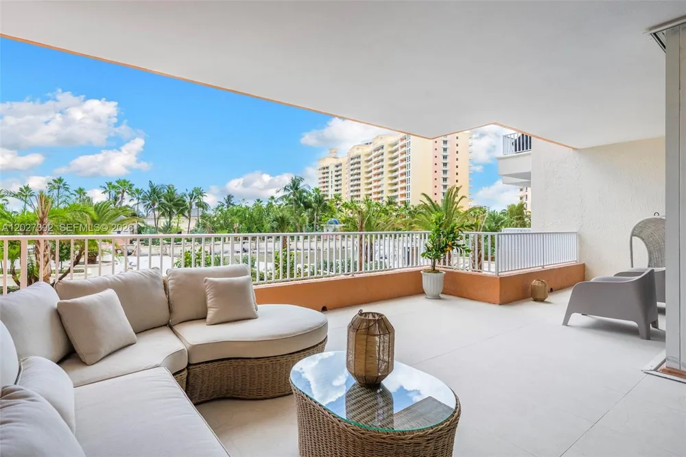 785 Crandon Blvd #205/305 Key Biscayne, FL 33149
