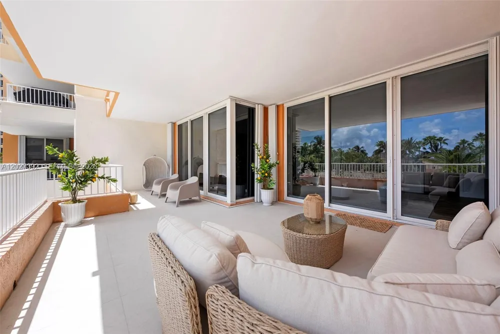 785 Crandon Blvd #205/305 Key Biscayne, FL 33149