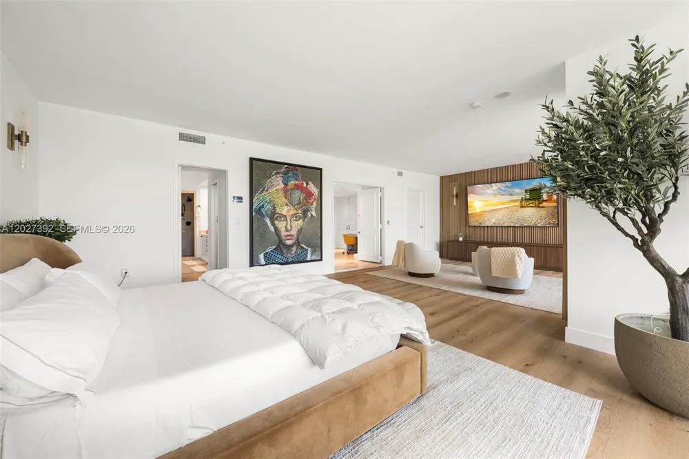 785 Crandon Blvd #205/305 Key Biscayne, FL 33149