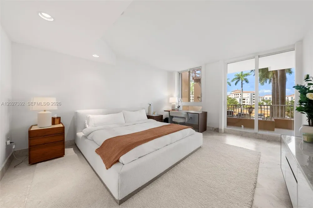 785 Crandon Blvd #205/305 Key Biscayne, FL 33149