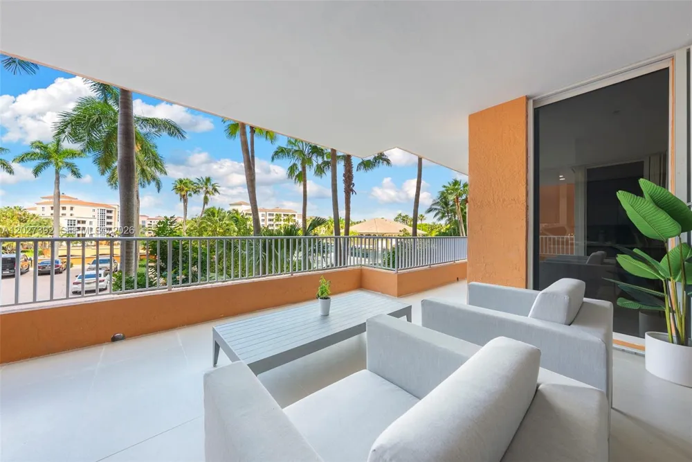 785 Crandon Blvd #205/305 Key Biscayne, FL 33149