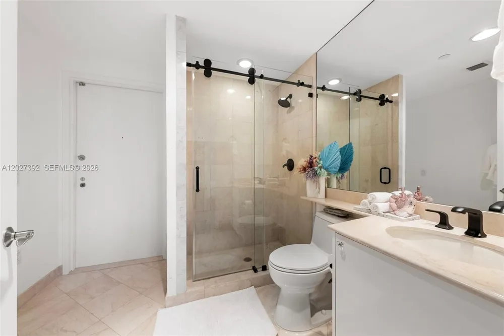 785 Crandon Blvd #205/305 Key Biscayne, FL 33149
