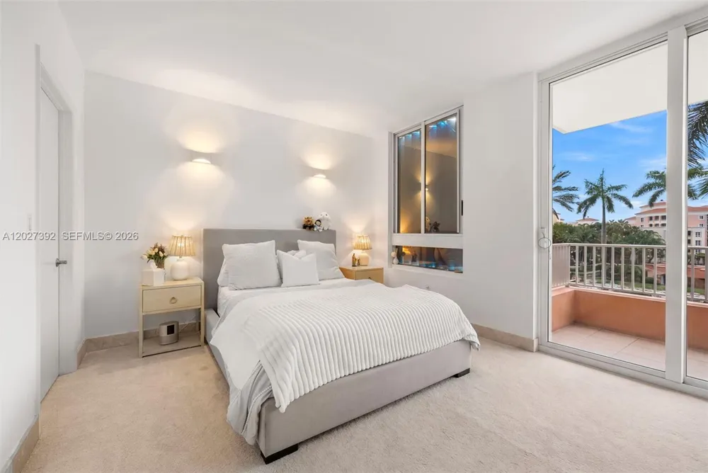 785 Crandon Blvd #205/305 Key Biscayne, FL 33149