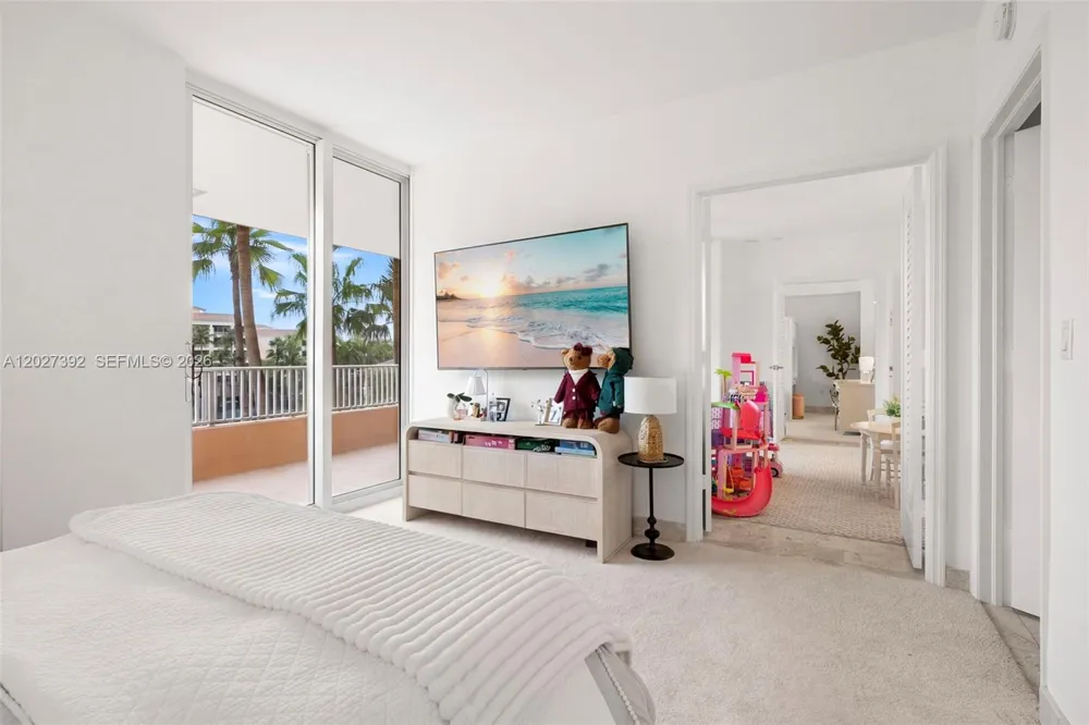 785 Crandon Blvd #205/305 Key Biscayne, FL 33149