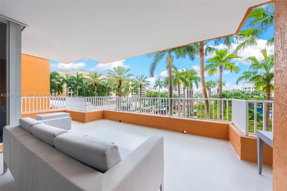 785 Crandon Blvd #205/305 Key Biscayne, FL 33149