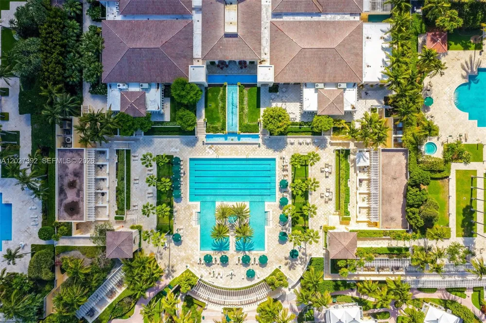 785 Crandon Blvd #205/305 Key Biscayne, FL 33149