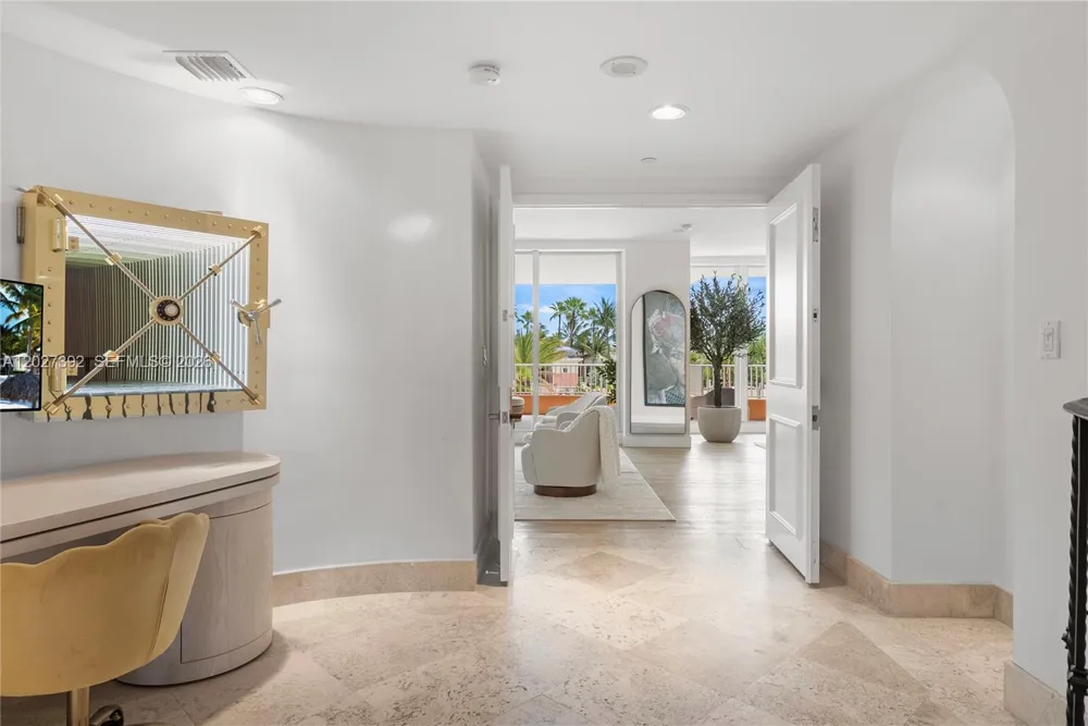 785 Crandon Blvd #205/305 Key Biscayne, FL 33149